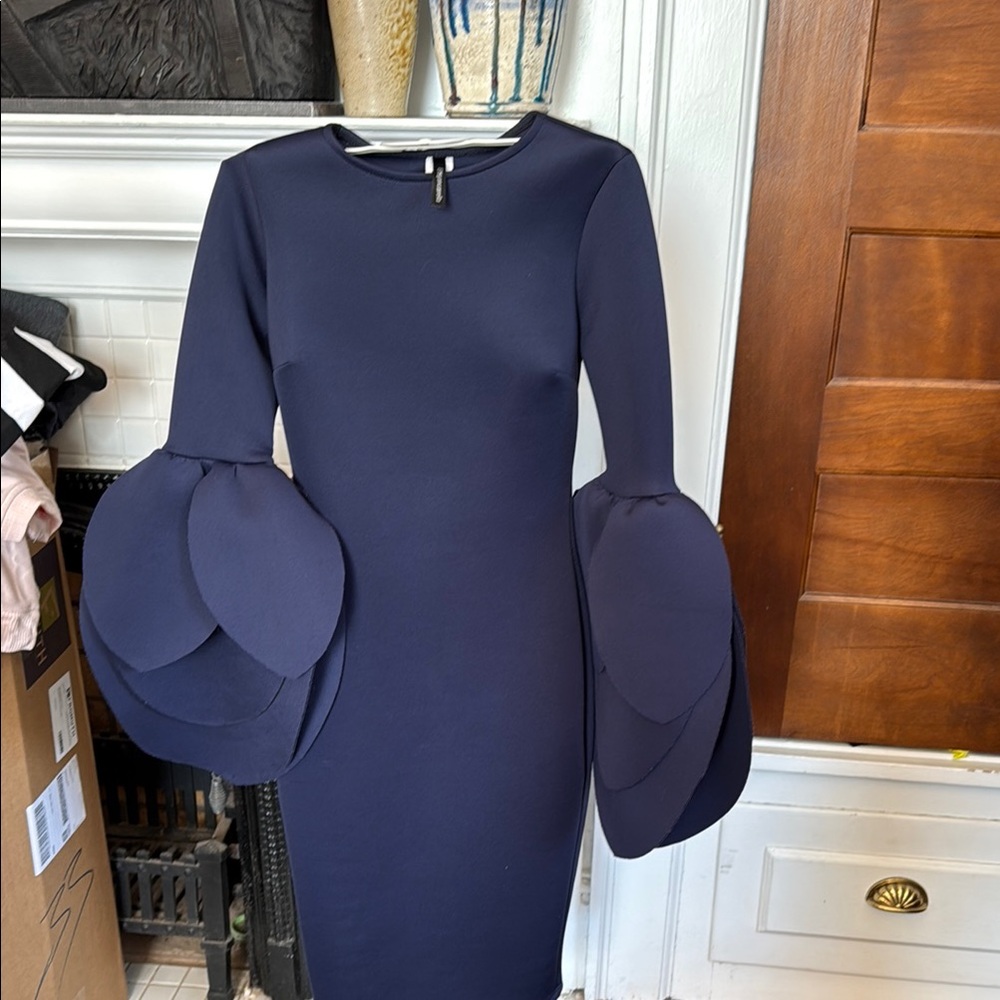Elegant Navy Blue Dress with Unique Sleeve Design - Picture 4 of 4